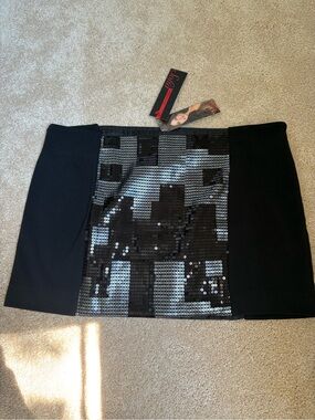 Sofia Vergara black mini sequins skirt Size 16 NWT